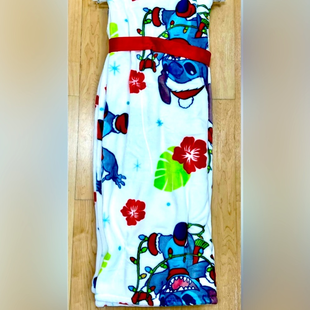 Disney Stitch Winter Holiday Christmas 50 × 70 Inch Throw Blanket NWT